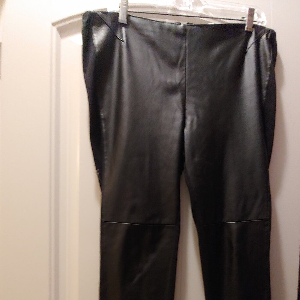 Two by Vince Camuto faux leather pants Petite Large